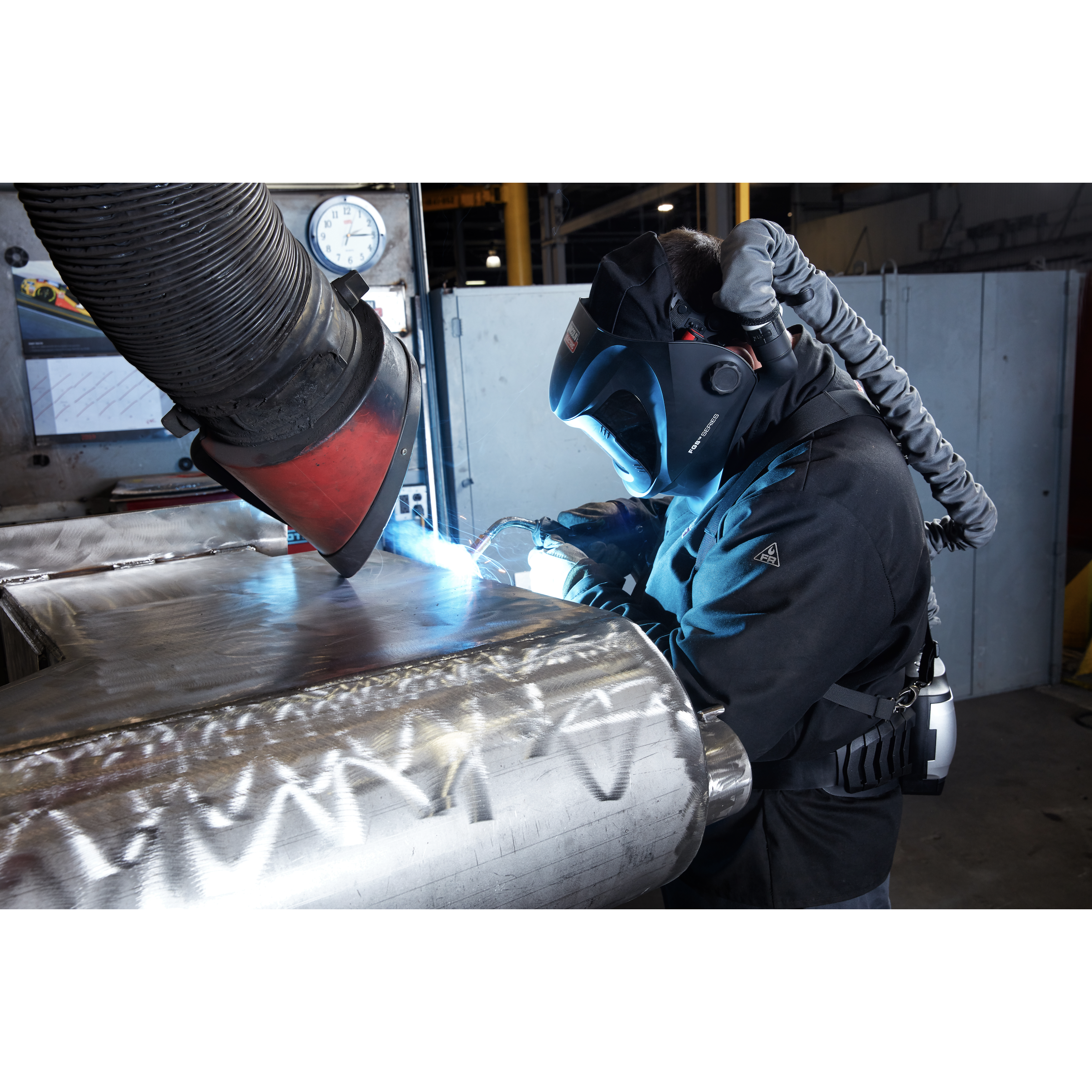 Hot Deal: Lincoln VIKING 3250D FGS PAPR Welding Helmet with Standard Battery - K4550-1