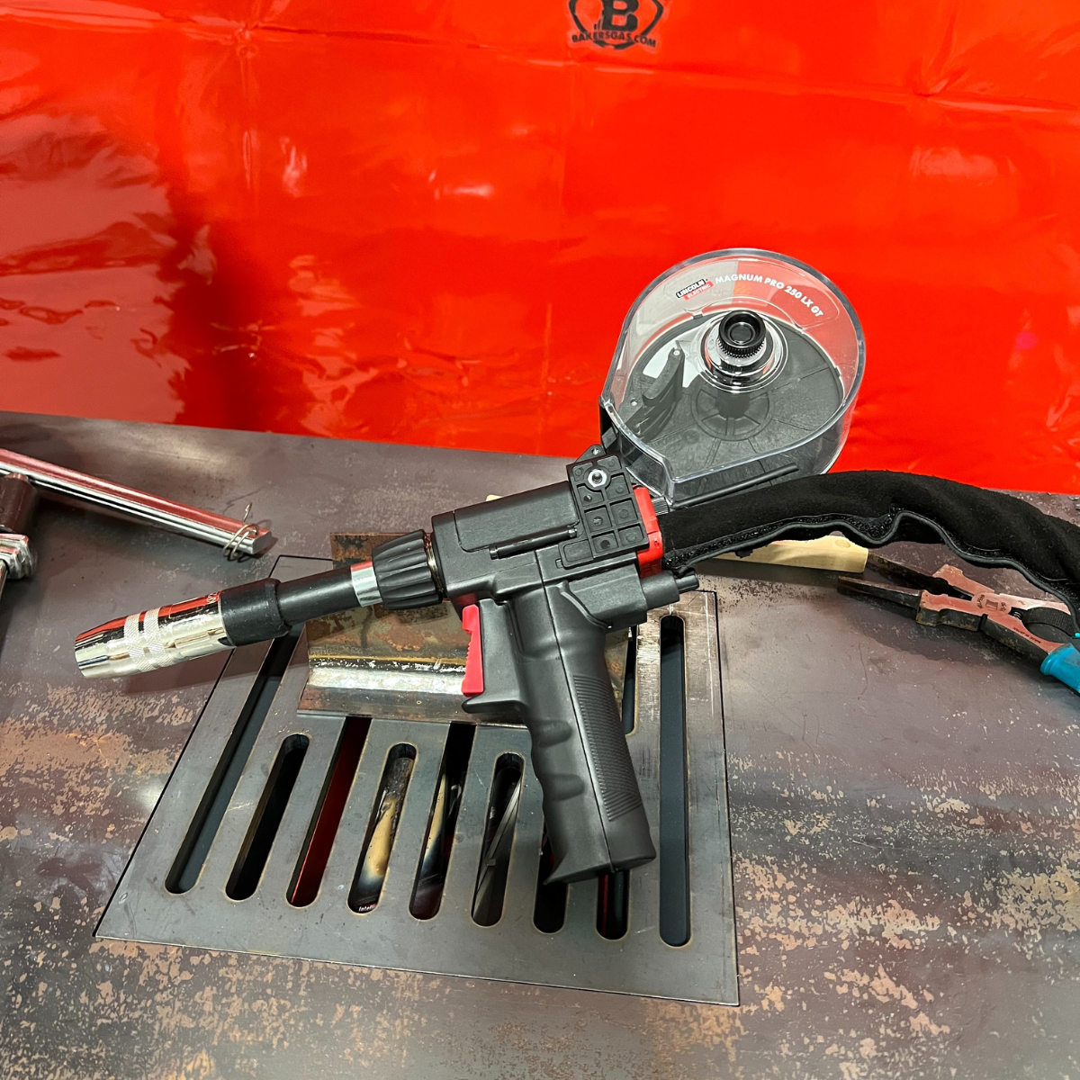 Get the Lincoln Magnum Pro 250LX 25ft Spool Gun (K3570-2) for Your Welding Needs